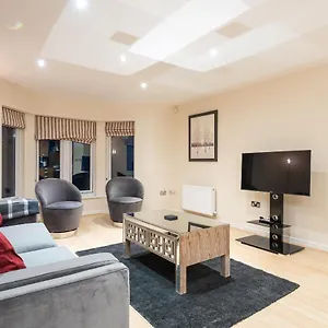 Modern Smart Open Plan Living With Free Parking Apartment York